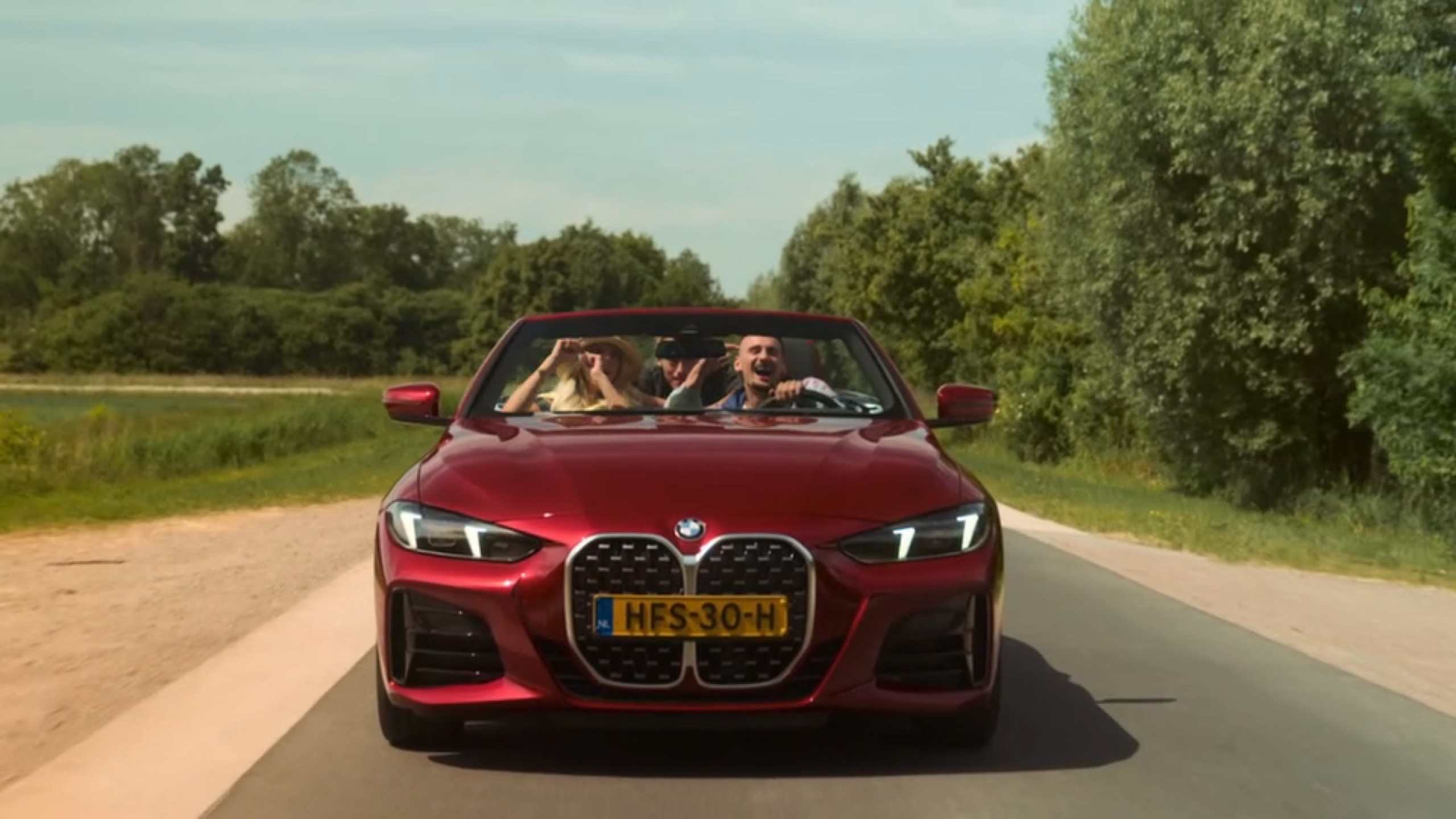 Nola mag nog niet zelf rijden in haar verjaardagscadeau